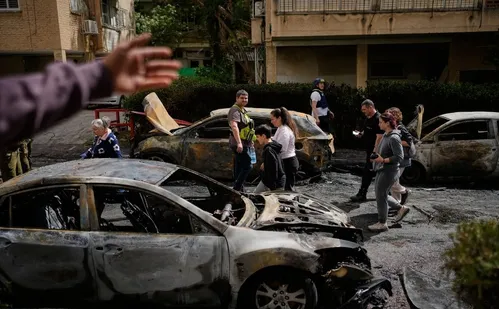 
          Imagem ilustrativa da imagem Guarda Revolucionária do Irã ameaça destruição global após Trump subir tom
          