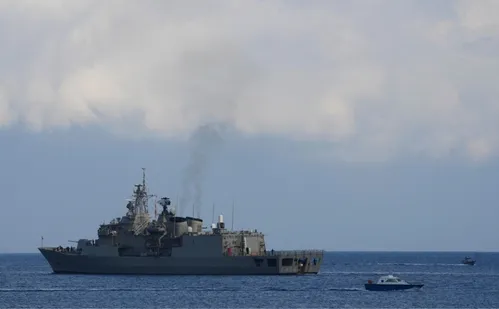 
          Imagem ilustrativa da imagem Guerra no Oriente Médio: Estados Unidos planejam controlar estreito de Ormuz
          