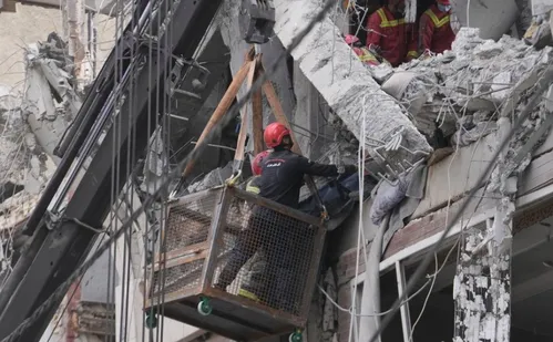 
          Imagem ilustrativa da imagem Guerra no Oriente Médio completa 1 mês com novo foco de tensão
          