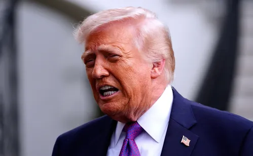 
          Imagem ilustrativa da imagem Guerra no Oriente Médio pode causar falta de diesel em abril, alerta associação
          