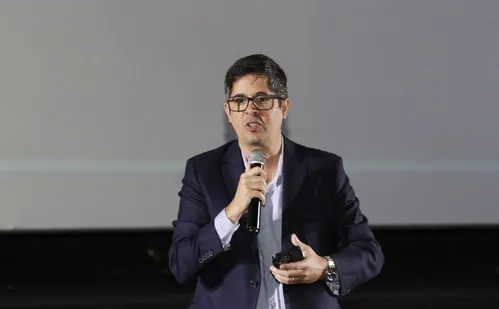 
          Imagem ilustrativa da imagem Guerra no Oriente Médio pode elevar preços de passagens e produtos nos mercados
          