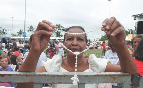 
          Imagem ilustrativa da imagem Histórias de fé: fiéis relatam gratidão à Nossa Senhora da Penha
          