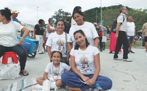 
          Imagem ilustrativa da imagem Histórias de fé: fiéis relatam gratidão à Nossa Senhora da Penha
          