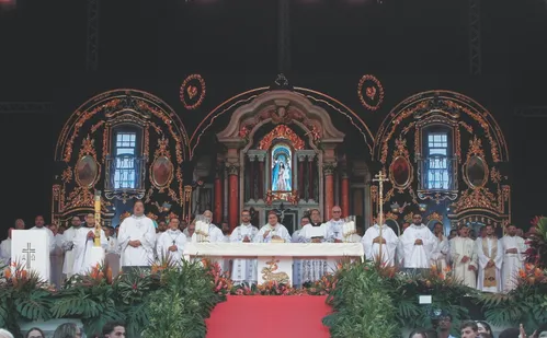 
          Imagem ilustrativa da imagem Histórias de fé: fiéis relatam gratidão à Nossa Senhora da Penha
          