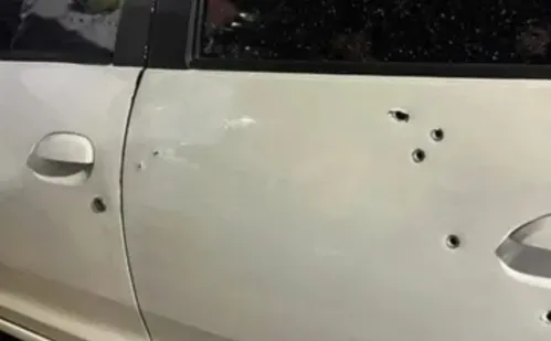 
          Imagem ilustrativa da imagem Homem atira em carro após discussão e mata criança no RJ; pai fica ferido
          