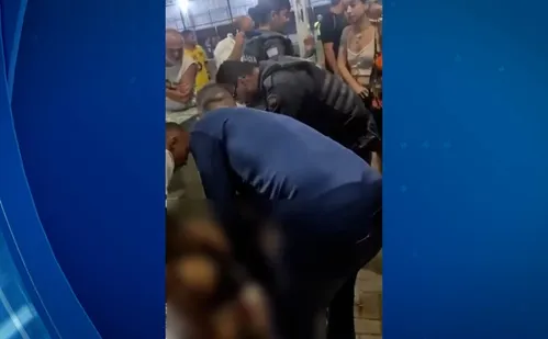 
          Imagem ilustrativa da imagem Homem é baleado no braço ao tentar proteger namorada durante tiroteio
          