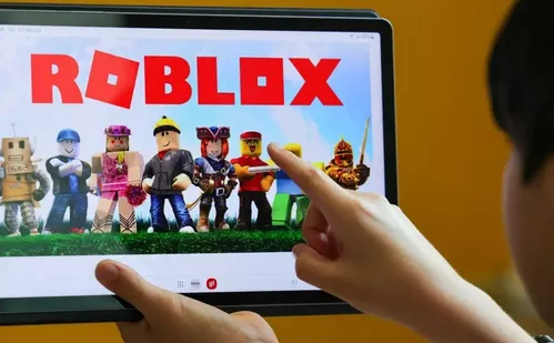 
          Imagem ilustrativa da imagem Homem é preso após dar golpe de R$100 mil em adolescente em jogo online no ES
          