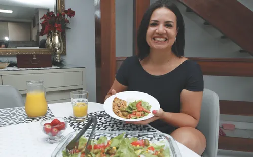 
          Imagem ilustrativa da imagem Horas de malhação e tratamentos estéticos: a preparação das musas para o Carnaval
          