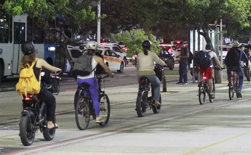 
          Imagem ilustrativa da imagem Idade mínima e velocidade: Câmara de Vitória aprova regras para bikes elétricas
          
