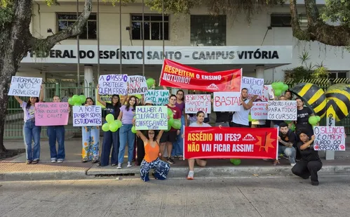 
          Imagem ilustrativa da imagem Ifes afasta aluno acusado de assédio por tentar beijar colega
          