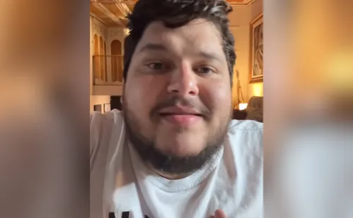 
          Imagem ilustrativa da imagem Influenciador com 200 kg acusa academia de negar matrícula na natação em SP
          