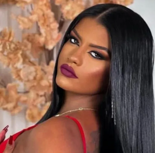 
          Imagem ilustrativa da imagem Influenciadora digital é morta a facadas durante bloco de carnaval no Recife
          