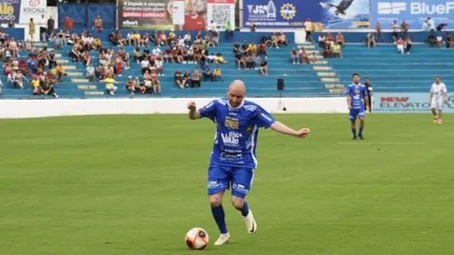 
          Imagem ilustrativa da imagem Ingressos para jogo solidário com Frei Gilson na Arena PE já estão disponíveis
          