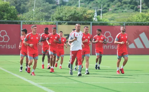 
          Imagem ilustrativa da imagem Inter pega a Chape e tenta deixar zona de risco
          