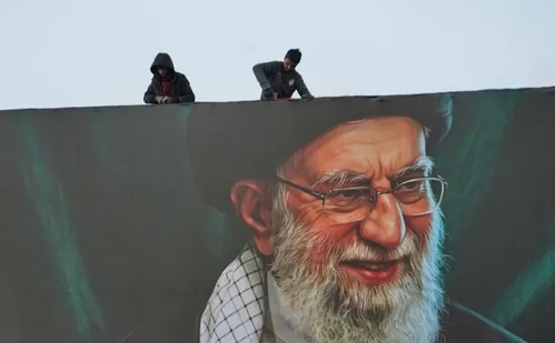 
          Imagem ilustrativa da imagem Israel ameaça matar quem for escolhido como líder supremo do Irã
          