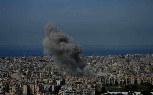
          Imagem ilustrativa da imagem Israel volta a atacar o Irã e o Líbano; EUA dizem que bombardeios vão aumentar
          