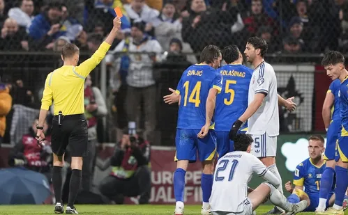 
          Imagem ilustrativa da imagem Itália perde para a Bósnia nos pênaltis e fica fora da terceira Copa seguida
          