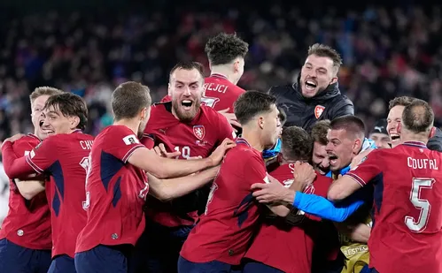 
          Imagem ilustrativa da imagem Itália perde para a Bósnia nos pênaltis e fica fora da terceira Copa seguida
          