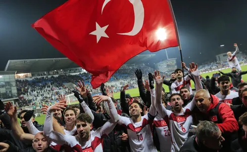 
          Imagem ilustrativa da imagem Itália perde para a Bósnia nos pênaltis e fica fora da terceira Copa seguida
          