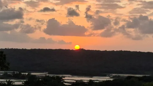 
          Imagem ilustrativa da imagem Itamaracá em dois tempos: o único ponto da ilha para ver o nascer e o pôr do sol
          