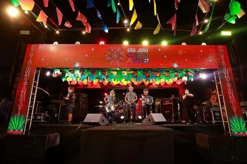 
          Imagem ilustrativa da imagem Já é São João em Caruaru
          