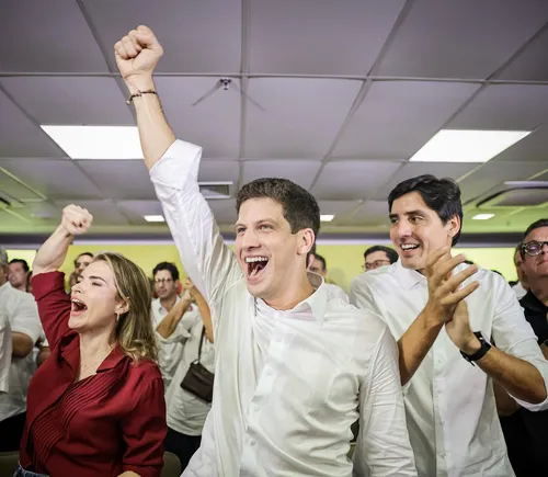 
          Imagem ilustrativa da imagem João Campos anuncia chapa ao Governo de PE com Marília Arraes e Humberto Costa
          