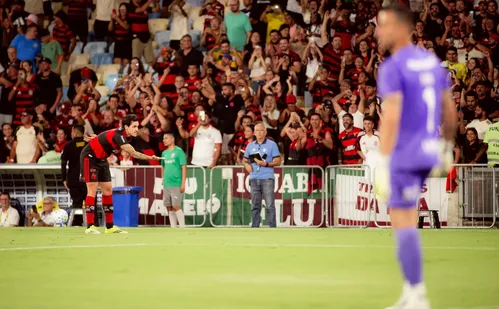 
          Imagem ilustrativa da imagem Jornal espanhol põe Pedro entre nomes para ser 'camisa 9' de Ancelotti na Copa
          