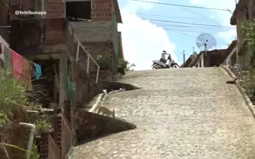 
          Imagem ilustrativa da imagem Justiça libera motorista que causou mortes em Escada no dia do velório de criança
          