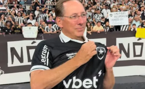 
          Imagem ilustrativa da imagem Justiça proíbe venda de jogadores no Botafogo até Textor abrir 'caixa-preta'
          