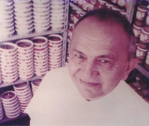 
          Imagem ilustrativa da imagem Legado da Tambaú: Hugo Gonçalves narra trajetória do pai que vendia pirulitos
          