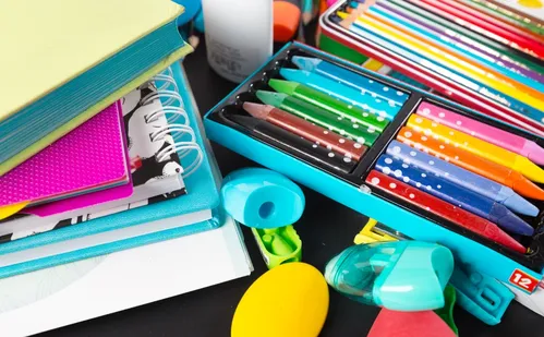 
          Imagem ilustrativa da imagem Lojas ampliam o horário de atendimento para compra de material escolar
          