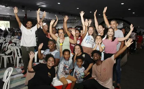 
          Imagem ilustrativa da imagem Louvor e emoção no Retiro de Carnaval Vinde e Vede
          