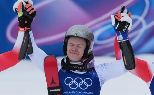 
          Imagem ilustrativa da imagem Lucas Braathen chora após ouro nas Olimpíadas de Inverno: 'nada é impossível'
          