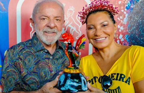 
          Imagem ilustrativa da imagem Lula acompanha Galo da Madrugada e divide atenções políticas no Recife
          