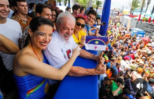 
          Imagem ilustrativa da imagem Lula acompanha Galo da Madrugada e divide atenções políticas no Recife
          