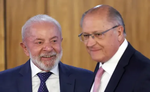 
          Imagem ilustrativa da imagem Lula confirma Alckmin como pré-candidato a vice-presidente
          