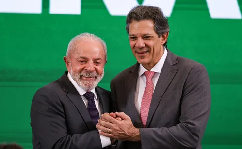 
          Imagem ilustrativa da imagem Lula convence Haddad a disputar governo de São Paulo
          