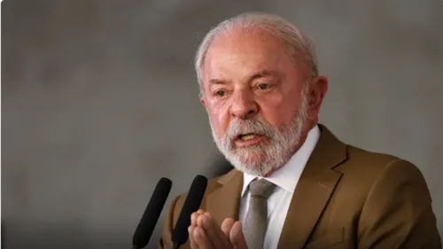 
          Imagem ilustrativa da imagem Lula zera imposto e subsidia diesel para conter alta do petróleo: entenda
          