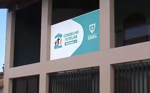 
          Imagem ilustrativa da imagem Mãe é acusada de abandonar os quatro filhos em casa para ir à um bar
          