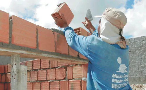 
          Imagem ilustrativa da imagem Mais três mil imóveis do Minha Casa, Minha Vida para a classe média
          