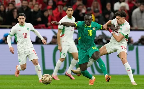 
          Imagem ilustrativa da imagem Marrocos e Senegal são punidos em R$ 5,8 milhões por incidentes na final
          