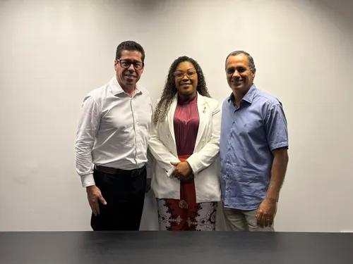 
          Imagem ilustrativa da imagem Max Filho de partido novo. Vai disputar eleição?
          