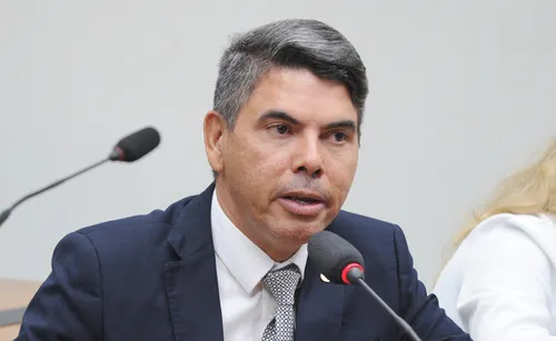 
          Imagem ilustrativa da imagem Messias Donato bate o martelo e vai para a superfederação
          