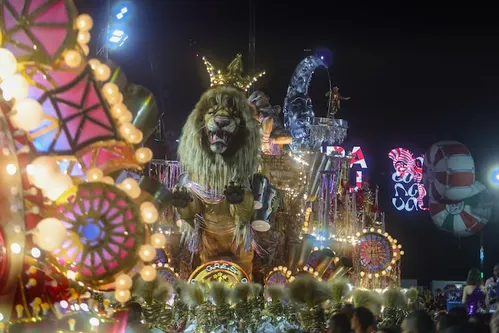 
          Imagem ilustrativa da imagem Mestre Ciça se emociona com título da Viradouro e faz promessa: ‘Vou parar de fumar’
          