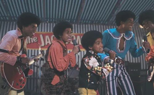 
          Imagem ilustrativa da imagem "Michael" chega aos cinemas contando a histórias e fases do Rei do Pop
          