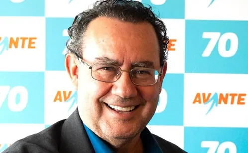 
          Imagem ilustrativa da imagem Minha candidatura vai até o final, diz Augusto Cury, lançado à Presidência
          