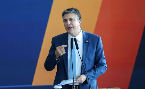 
          Imagem ilustrativa da imagem Ministro da Educação defende Renan Filho ou Helder Barbalho para vice de Lula
          