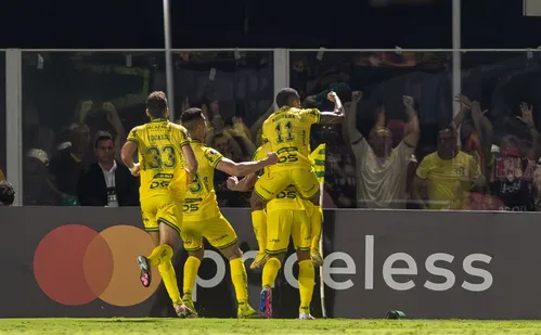 
          Imagem ilustrativa da imagem Mirassol faz história e ganha do Lanús em sua estreia na Libertadores
          