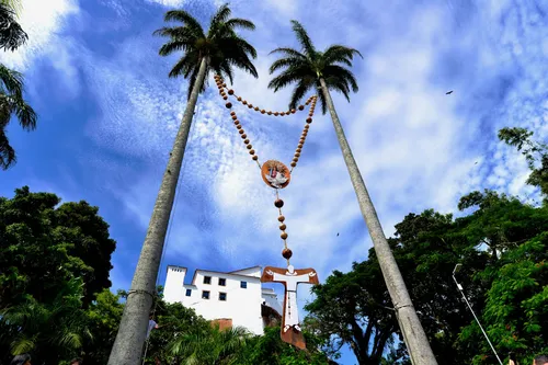 
          Imagem ilustrativa da imagem Missas, romarias e show no último dia da Festa da Penha
          