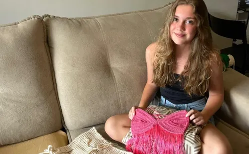 
          Imagem ilustrativa da imagem Moda do crochê vira hobby e negócios entre os jovens
          